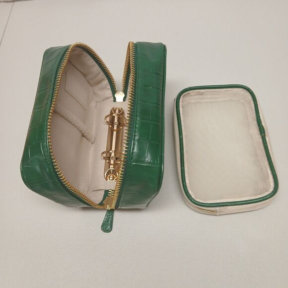 TRISH McEVOY Green Faux Leather Zip Up Croc Embossed Makeup Organizer Planner - Picture 4 of 8